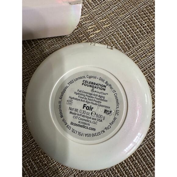 It Cosmetics Bye Bye Foundation Full Coverage LIGHT 1.08oz. & Illuminator Powder - Picture 6 of 9